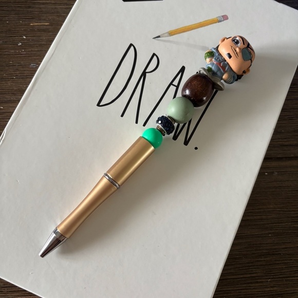 Disney Doorables: Raya & the Last Dragon: Tong handmade beaded pen - Picture 2 of 3